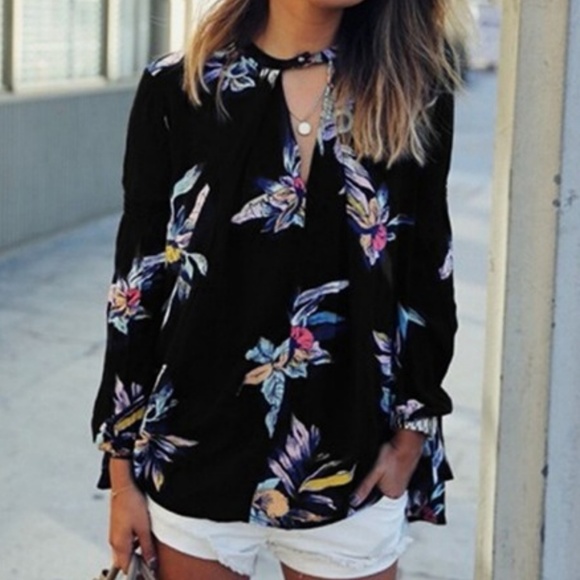 BLACK L/S FLORAL TOP - Picture 3 of 4